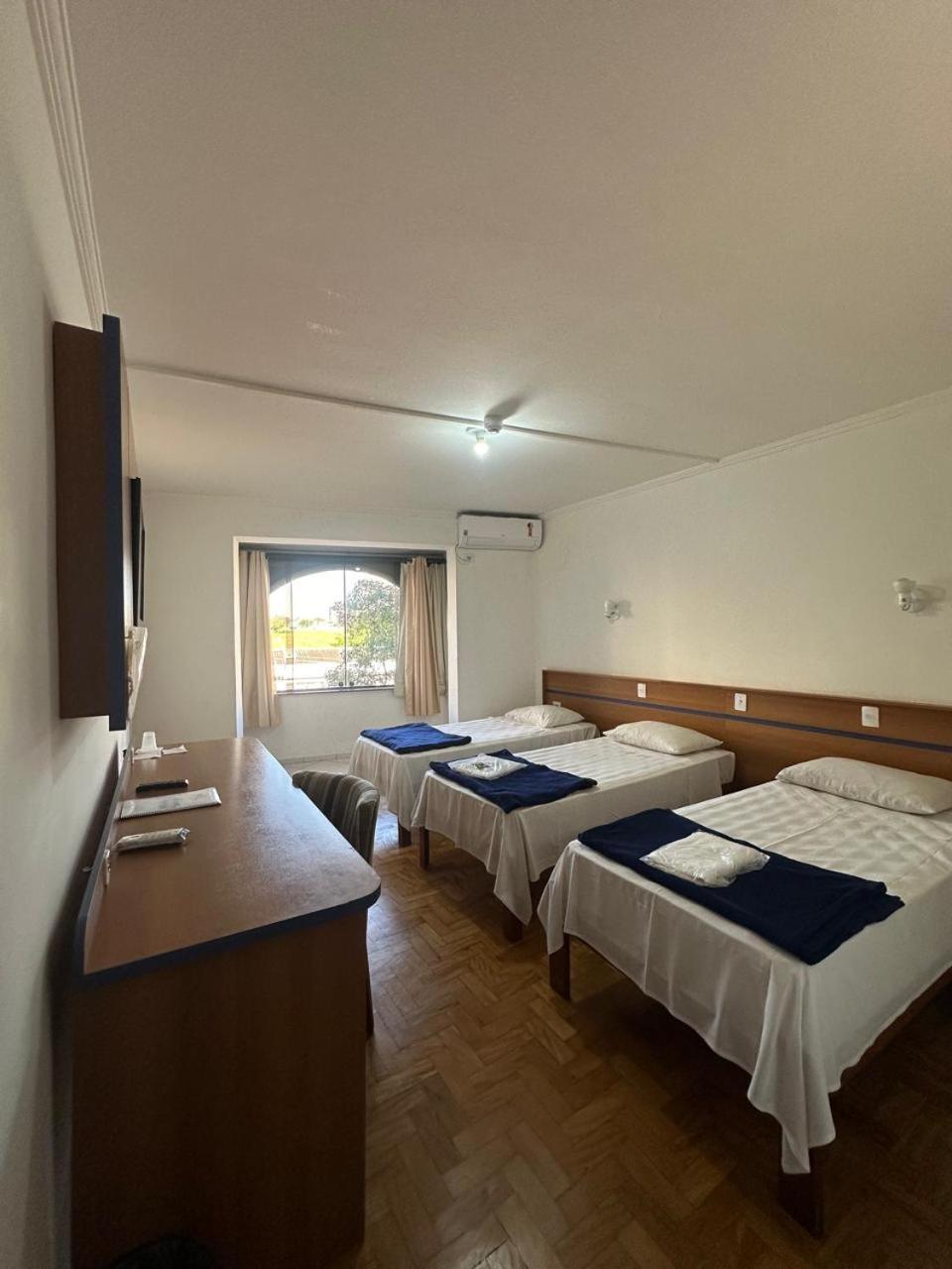 Hotel Modena - เซาโจเซดอสกัมปอส ภายนอก รูปภาพ